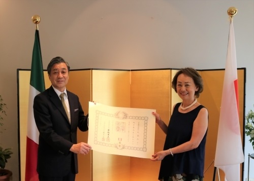 安藤圭子氏に対する叙勲伝達式