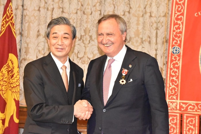 ブルニャーロ・ベネチア市長に対する叙勲伝達式